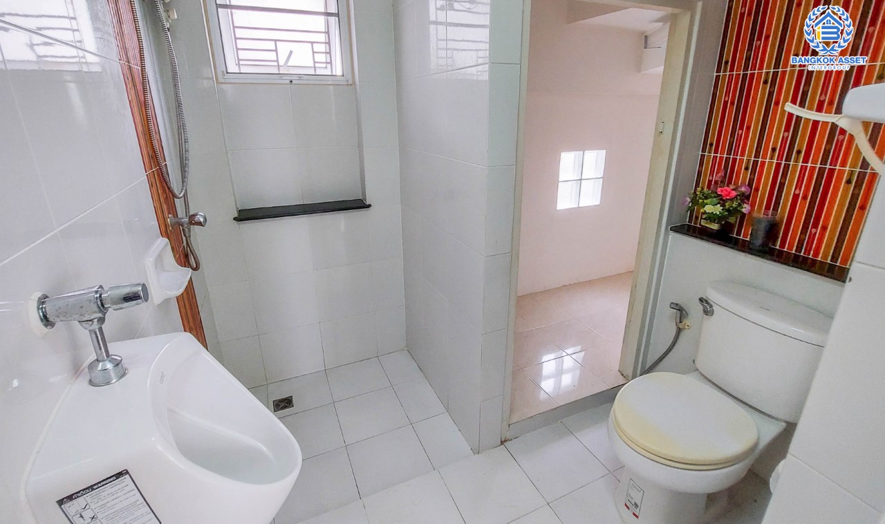 *****บ้านเดี่ยวมือสองนนทบุรี ห้องมุม! ม.ชวนชื่นโมดัส รัตนาธิเบศร์-ท่าอิฐ หลังใหญ่ เนื้อที่ 60.9 ตร.ว. ฟังก์ชัน 3 ห้องนอน 3 ห้องน้ำ 2 ที่จอดรถ แถมแอร์ 2 เครื่อง ต่อเติมครบพร้อมอยู่ บนทำเลโซนเมืองเชื่อมต่อ ถ.รัตนาธิเบศร์ และถ.ราชพฤกษ์ ใกล้รถไฟฟ้าสถานี "ไทรม้า"